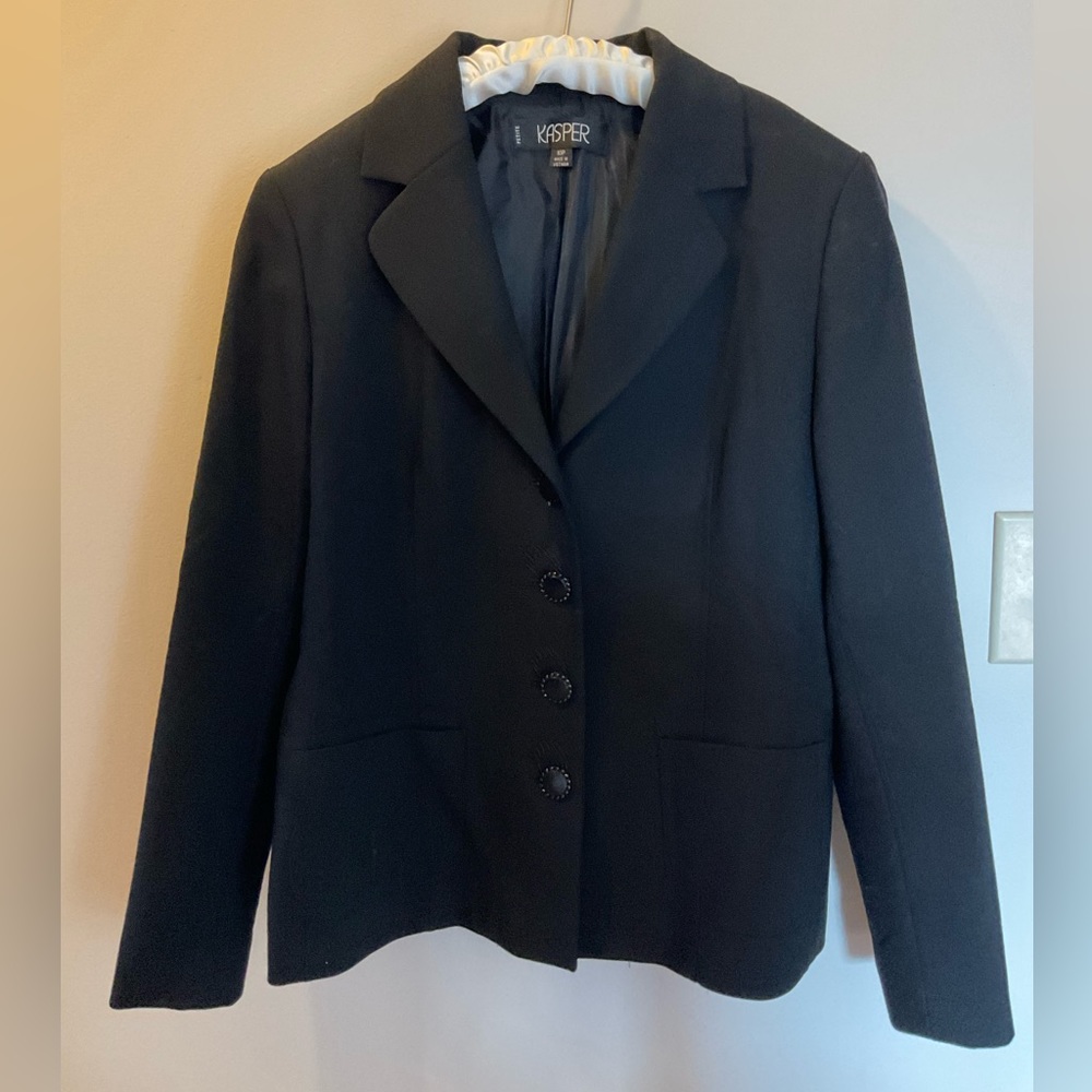 Kasper black notched collar buttoned jacket